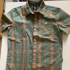 Volcom Boys button down short sleeve shirt